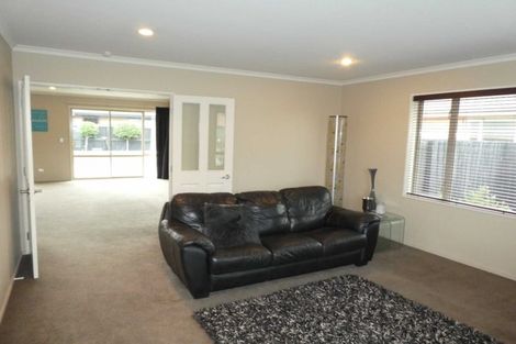 Photo of property in 6 Papaumu Green, Parklands, Christchurch, 8083
