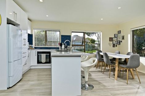 Photo of property in 1/4 Ti Nana Crescent, Henderson, Auckland, 0610