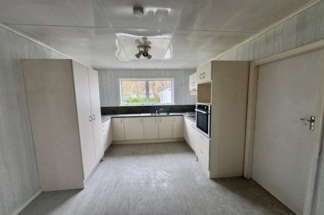 Photo of property in 33 Wellington Road, Wainuiomata, Lower Hutt, 5014
