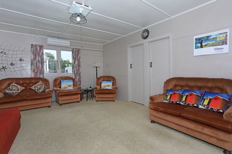 Photo of property in 18 Linklater Avenue, Foxton Beach, Foxton, 4815