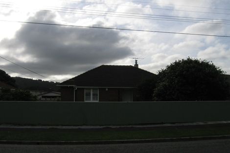 Photo of property in 5 Waldie Grove, Avalon, Lower Hutt, 5011