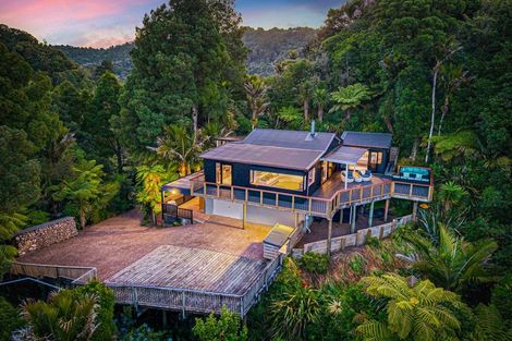 Photo of property in 19 Cascade Avenue, Waiatarua, Auckland, 0604