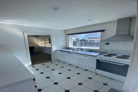 Photo of property in 14 Taupo Street, Green Bay, Auckland, 0604