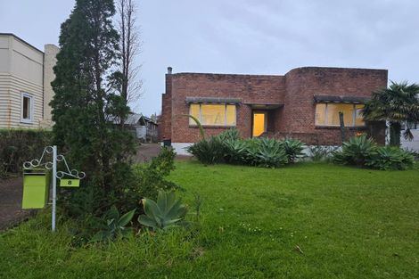 Photo of property in 8 Staveley Avenue, Mount Roskill, Auckland, 1041