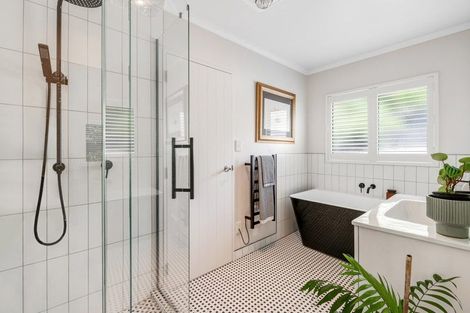 Photo of property in 57 Roberta Crescent, Orewa, 0931