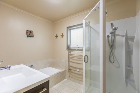 Photo of property in 13a Cambridge Terrace, Taradale, Napier, 4112