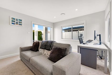 Photo of property in 33 Te Oneroa Way, Long Bay, Auckland, 0630