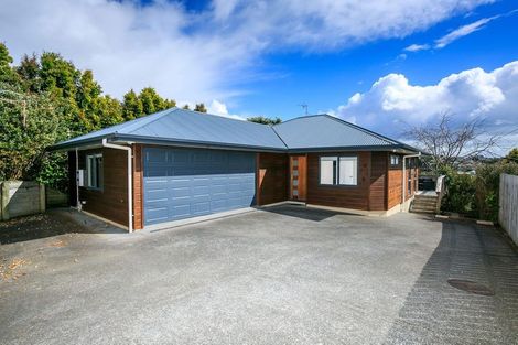 Photo of property in 229a Wairau Road, Totara Vale, Auckland, 0627