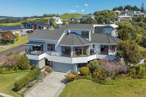 Photo of property in 400 Onemana Drive, Onemana, Whangamata, 3691