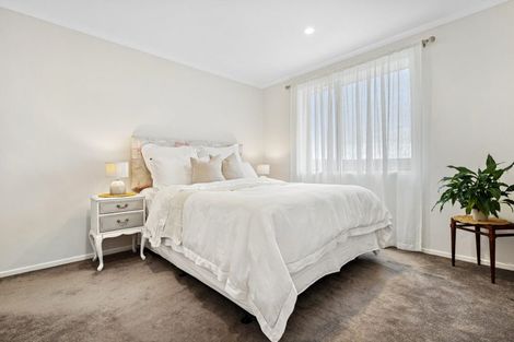 Photo of property in 9 Metoriti Crescent, Karaka, 2124