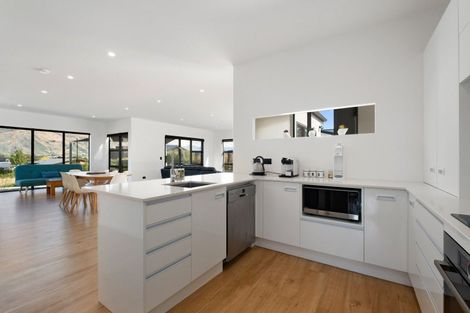 Photo of property in 15 Matipo Street, Wanaka, 9305