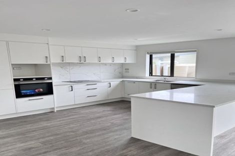 Photo of property in 116c Cascades Road, Pakuranga Heights, Auckland, 2010