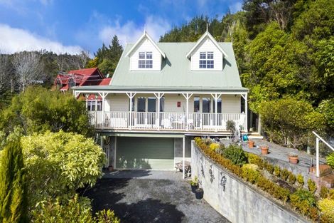 Photo of property in 6 Hobbit Lane, Pinehaven, Upper Hutt, 5371