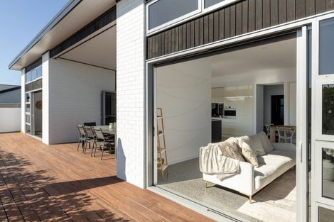 Photo of property in 2 Makura Drive, Papamoa Beach, Papamoa, 3118