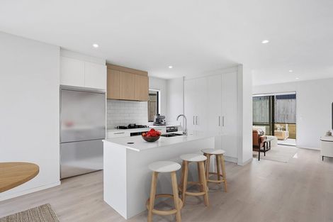 Photo of property in 15 Parkmore Drive, Rosehill, Papakura, 2113