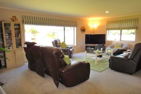 Photo of property in 6 Resolution Place, One Tree Point, 0118