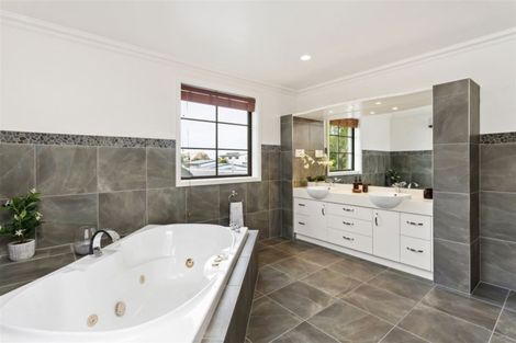 Photo of property in 70 Belleview Terrace, Mount Pleasant, Christchurch, 8081