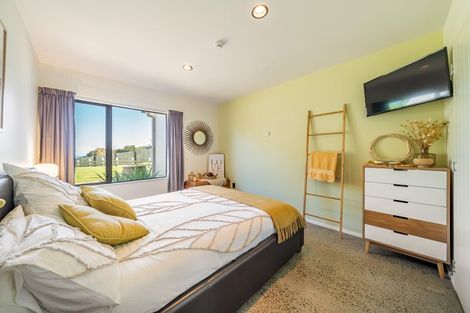 Photo of property in 3 Coroglen Rise, Pukerua Bay, 5026