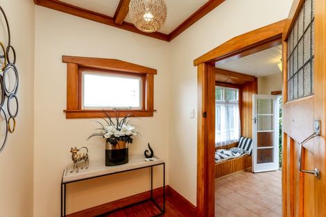 Photo of property in 5 Huatoki Street, Vogeltown, New Plymouth, 4310