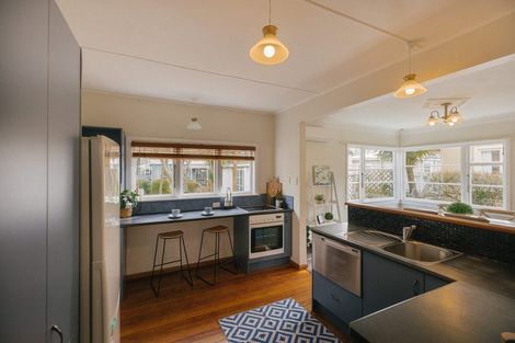 Photo of property in 21 Winston Avenue, Hokowhitu, Palmerston North, 4410