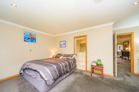 Photo of property in 56 Ruapehu Drive, Fitzherbert, Palmerston North, 4410