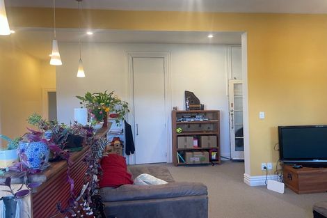 Photo of property in 56 Kelburn Parade, Kelburn, Wellington, 6012