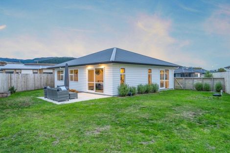 Photo of property in 27 Gallipoli Place, Paraparaumu, 5032