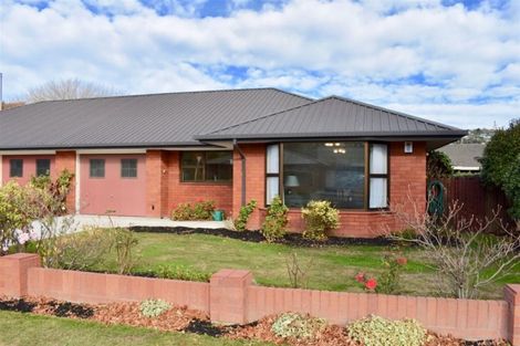 Photo of property in 2/1 Thorrington Road, Cashmere, Christchurch, 8022