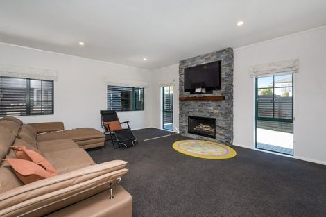 Photo of property in 23 Hugh Green Drive, Pinehill, Auckland, 0632