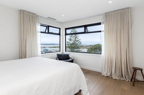 Photo of property in 56 Covil Avenue, Te Atatu South, Auckland, 0610