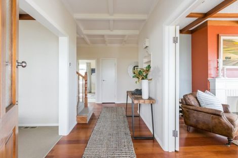 Photo of property in 4 Cobden Lane, Bluff Hill, Napier, 4110