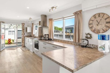 Photo of property in 74 Kennedy Drive, Levin, 5510