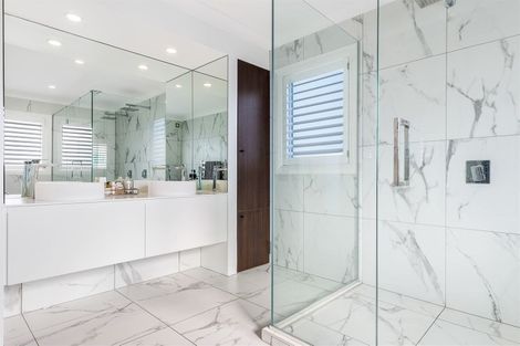 Photo of property in 111a Saint Andrews Square, Strowan, Christchurch, 8052