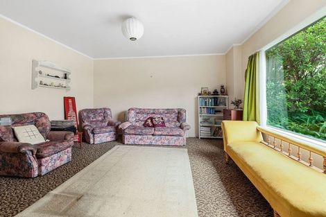 Photo of property in 1 Zande Terrace, Tawa, Wellington, 5028