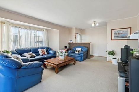 Photo of property in 16 Lewisham Street, Highland Park, Auckland, 2010