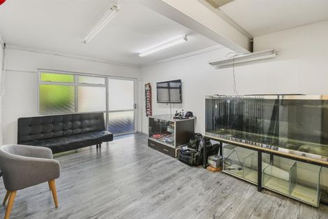 Photo of property in 102 Lawrence Crescent, Hillpark, Auckland, 2102