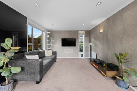 Photo of property in 2/52 Crofton Road, Harewood, Christchurch, 8051