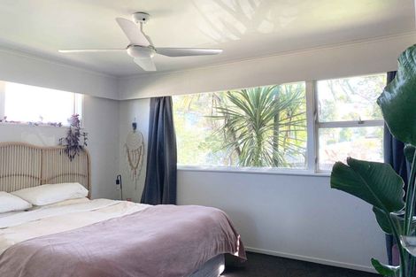 Photo of property in 9 Blue Way, Glendene, Auckland, 0602