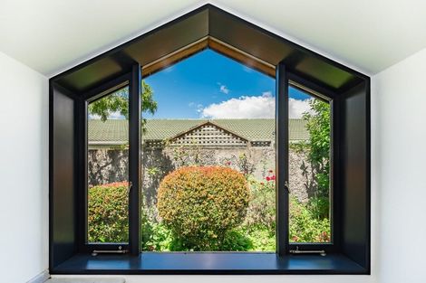 Photo of property in 11 Walnut Grove, Waikanae, 5036