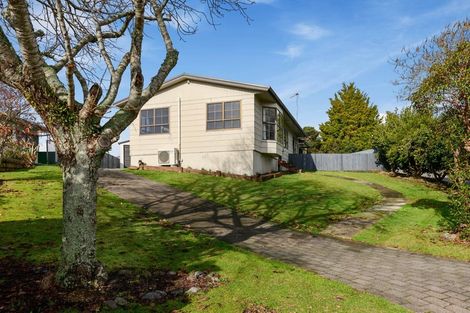 Photo of property in 8 Taurus Place, Kawaha Point, Rotorua, 3010