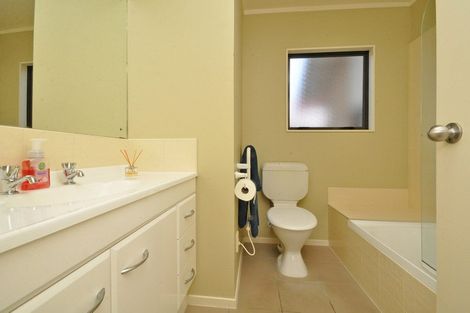 Photo of property in 2/65 Donald Street, Stanmore Bay, Whangaparaoa, 0932