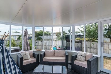 Photo of property in 5 Ross Grove, Paraparaumu, 5032