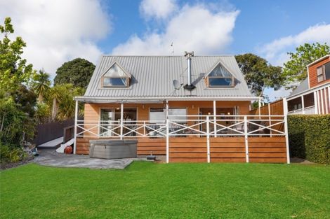 Photo of property in 38 Whangaparaoa Road, Red Beach, 0932