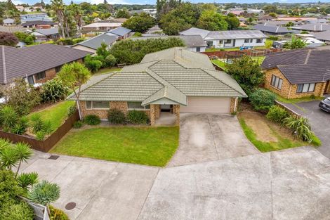 Photo of property in 15 Breaker Grove, Waiuku, 2123