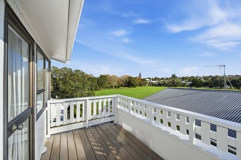 Photo of property in 2/76 Wairoa Road, Narrow Neck, Auckland, 0624