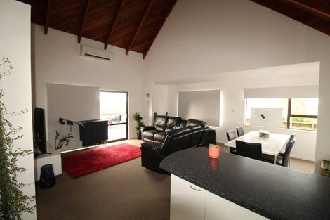 Photo of property in 10 Kayle Glen, West Harbour, Auckland, 0618