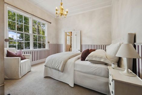 Photo of property in 56 Queen Street, Northcote Point, Auckland, 0627