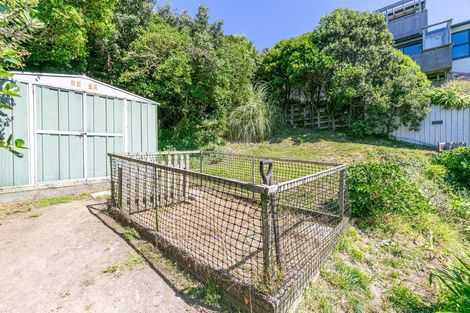 Photo of property in 13 Hungerford Road, Lyall Bay, Wellington, 6022