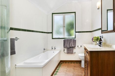 Photo of property in 43 Youngs Grove, Pukekohe, 2120