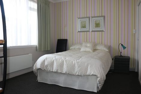 Photo of property in 11 Winston Avenue, Hokowhitu, Palmerston North, 4410